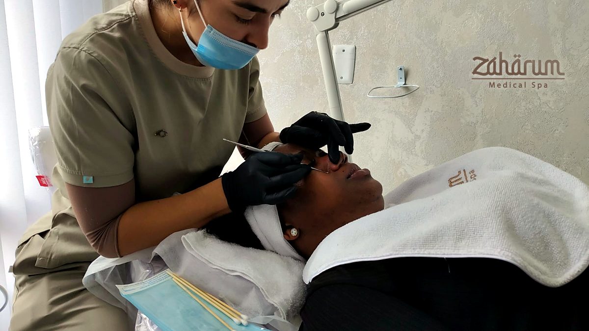 Limpieza facial profunda con extracción en spa de Medellín Limpieza facial profunda con extracción en spa de Medellín