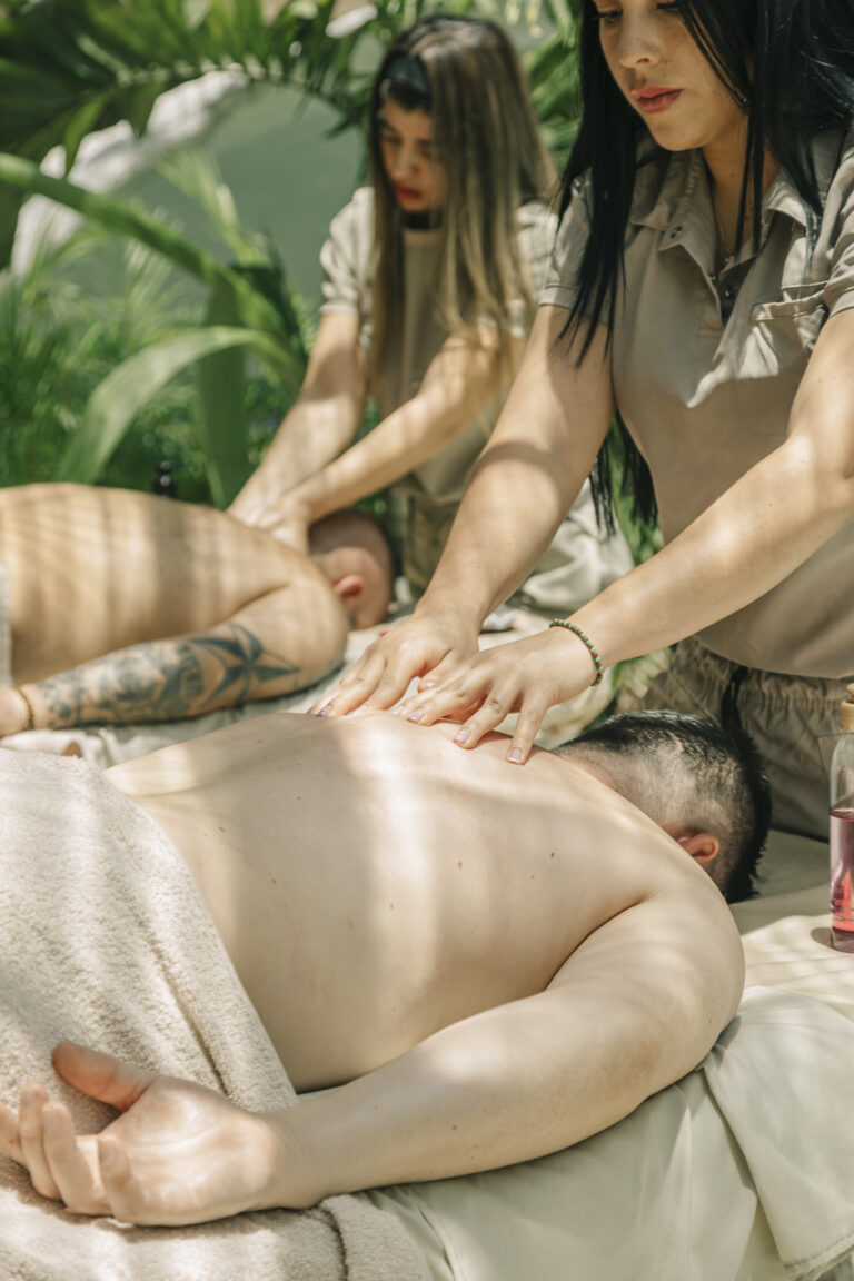Couples massage at Zaharum Medical Spa, El Poblado, Medellín